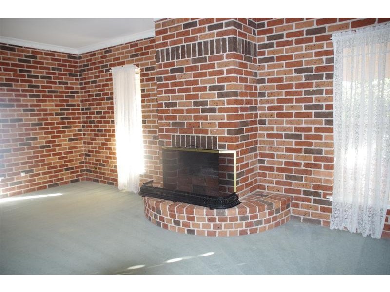 4 Eucalypt Close, Cowra NSW 2794