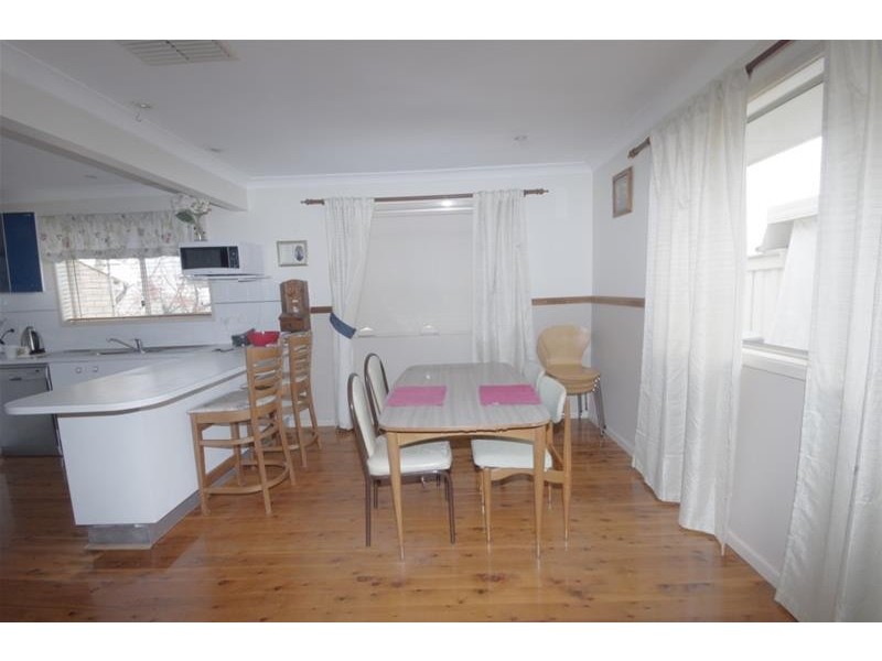 24 Kibbler Street, Cowra NSW 2794