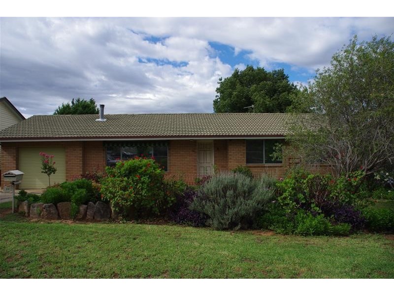 23 Dowell Street, Cowra NSW 2794