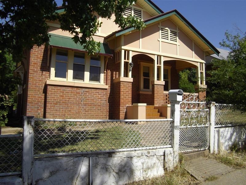 120 Fitzroy  Street, Cowra NSW 2794