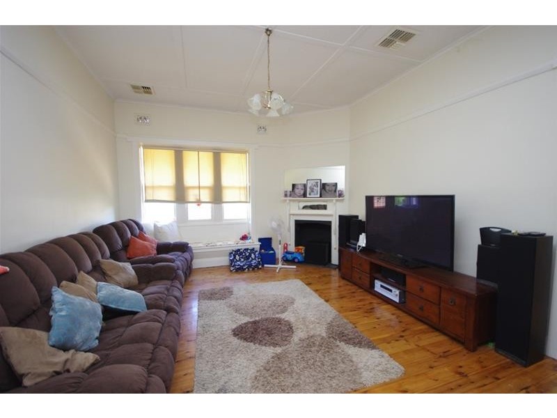 120 Fitzroy  Street, Cowra NSW 2794