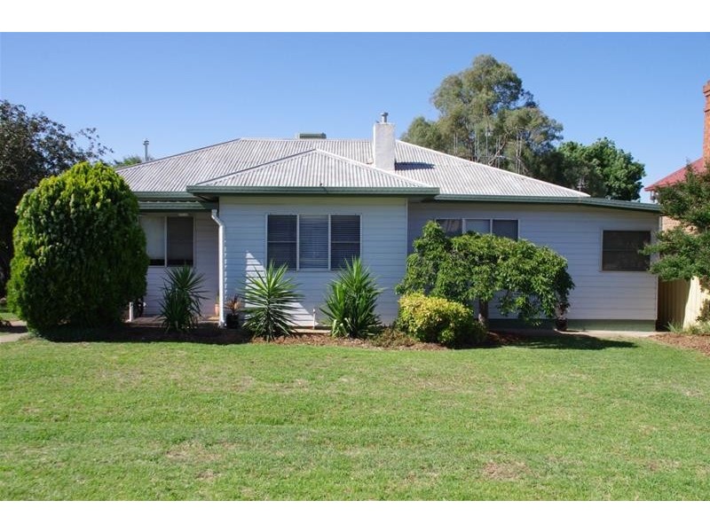 7 Parkes Street, Cowra NSW 2794
