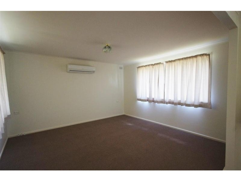 15 Jindalee Circuit, Cowra NSW 2794