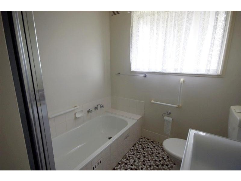 15 Jindalee Circuit, Cowra NSW 2794