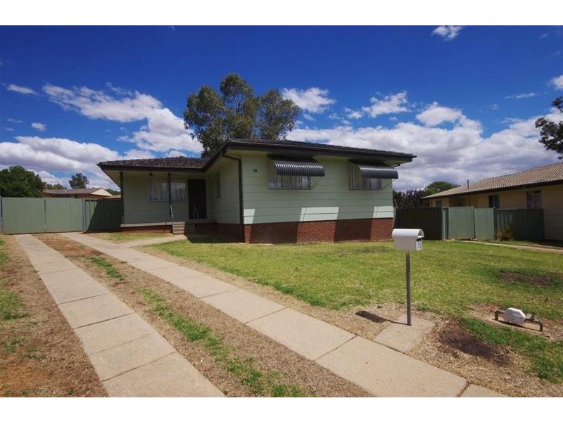 15 Jindalee Circuit, Cowra NSW 2794