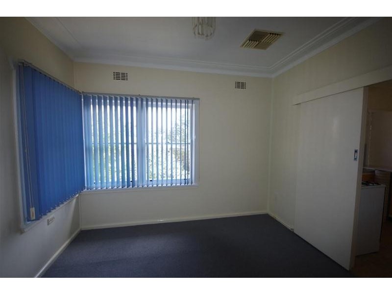 4 Henderson Street, Cowra NSW 2794