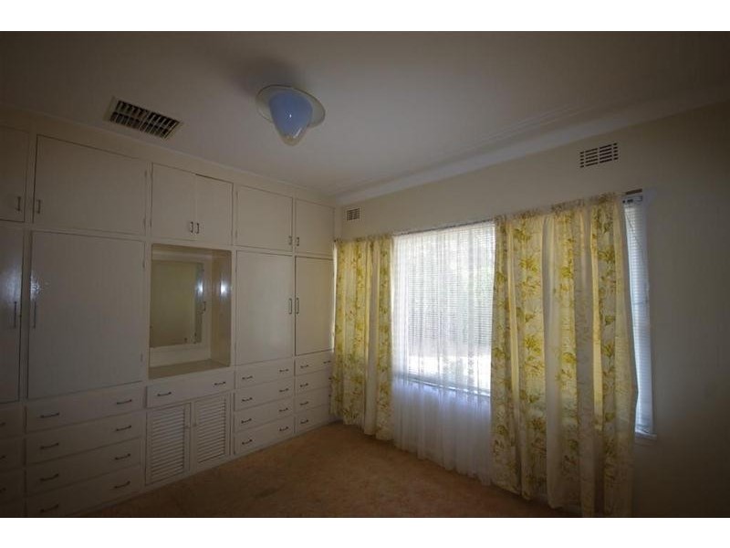 4 Henderson Street, Cowra NSW 2794