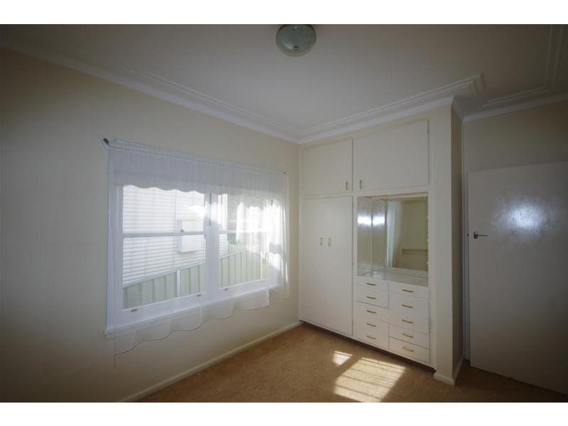 4 Henderson Street, Cowra NSW 2794