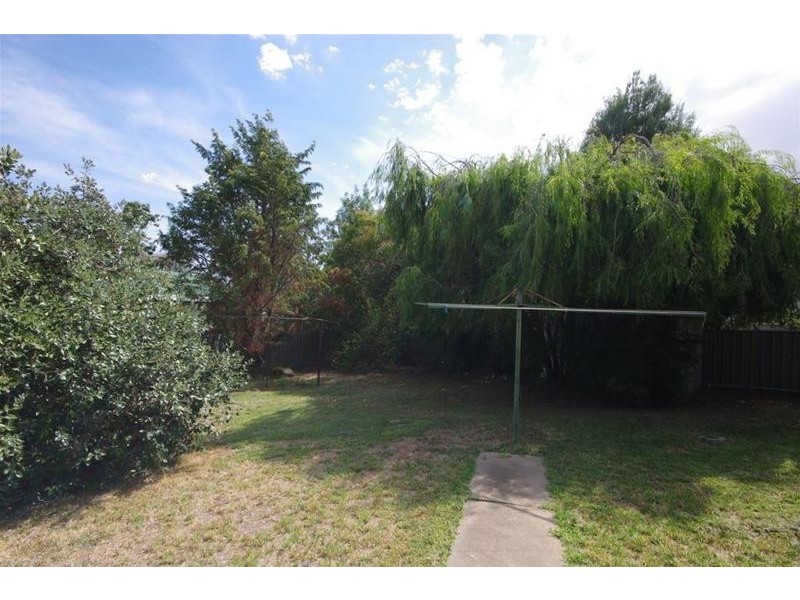 4 Henderson Street, Cowra NSW 2794