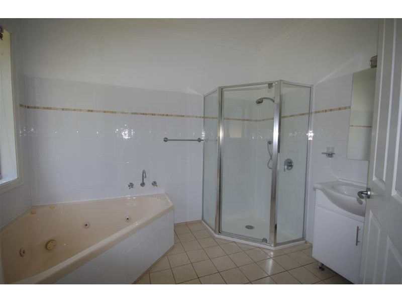 81 Military Parade, Cowra NSW 2794