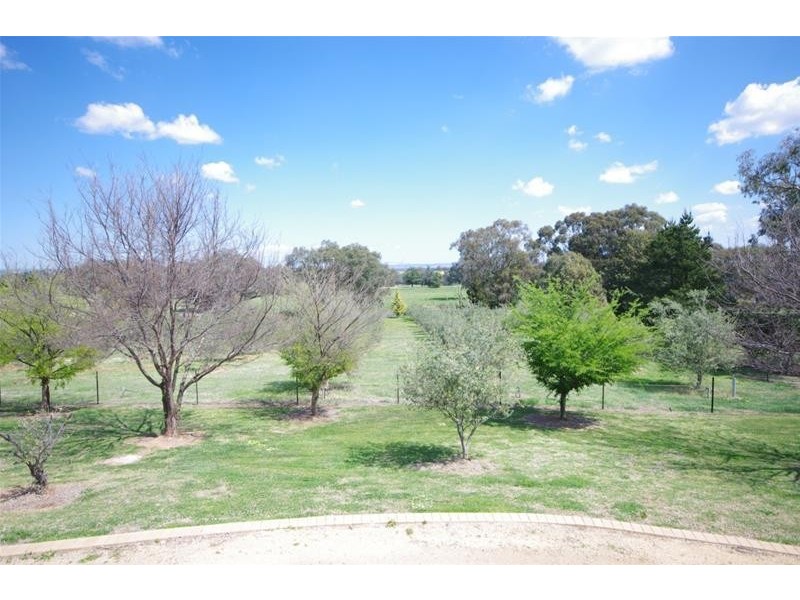 81 Military Parade, Cowra NSW 2794