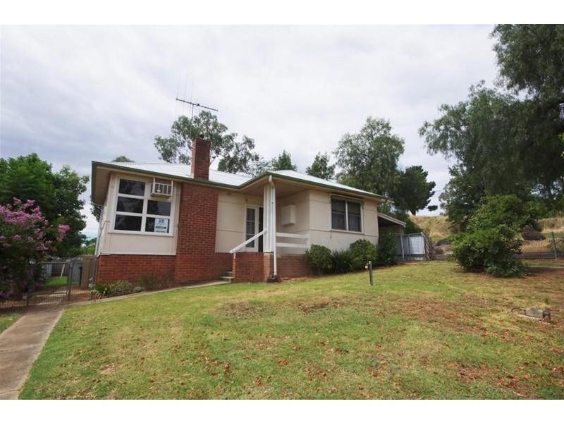34 Macassar Street, Cowra NSW 2794