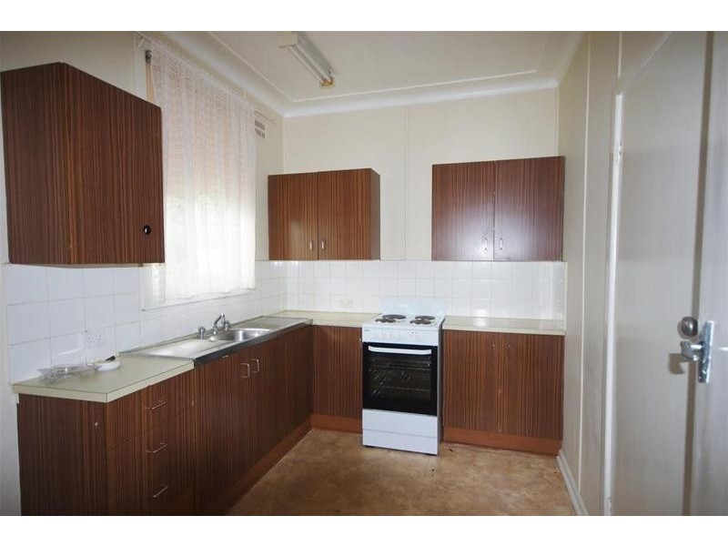 34 Macassar Street, Cowra NSW 2794