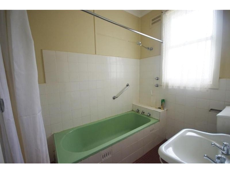 34 Macassar Street, Cowra NSW 2794