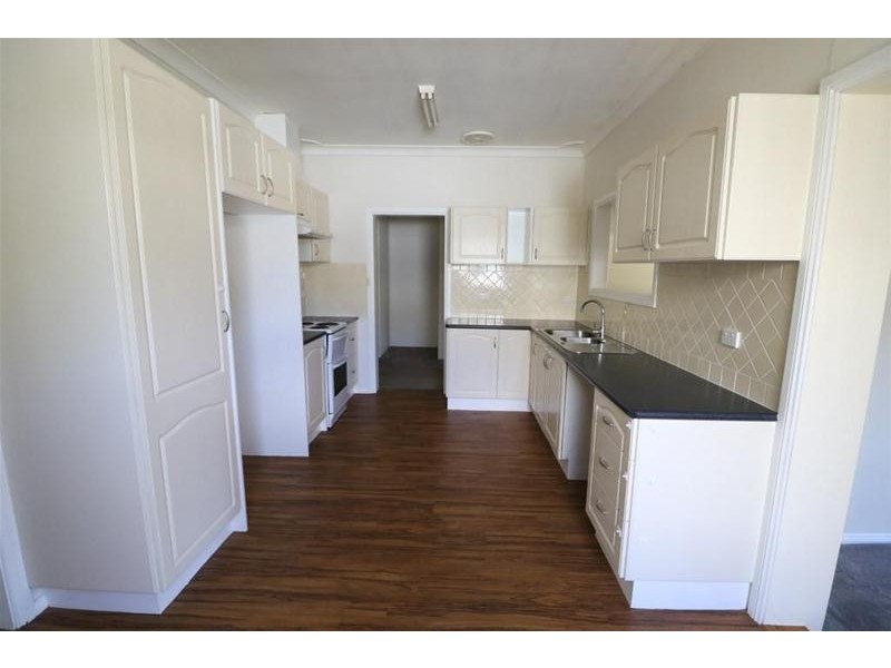 15 Newcombe Street, Cowra NSW 2794