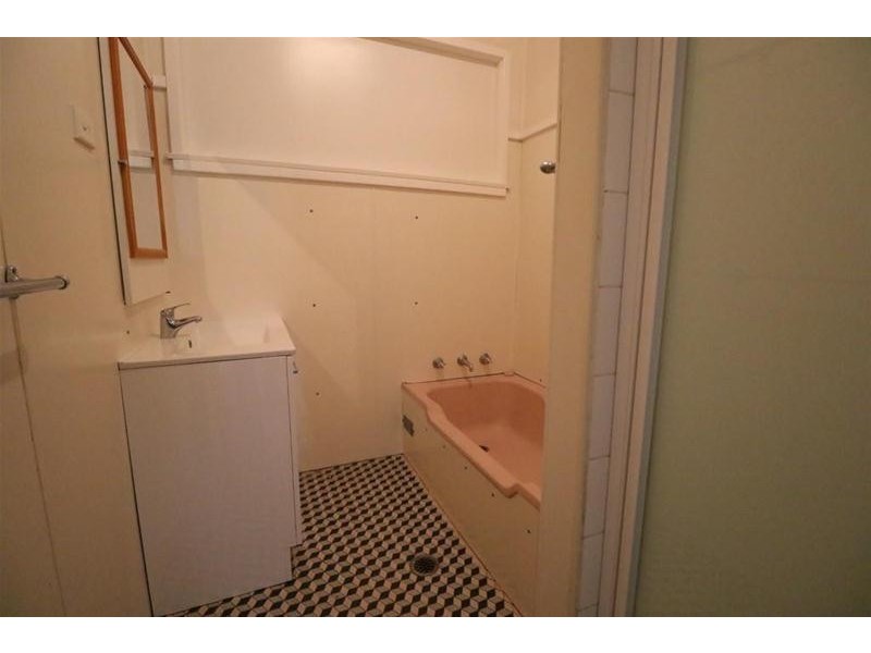 15 Newcombe Street, Cowra NSW 2794