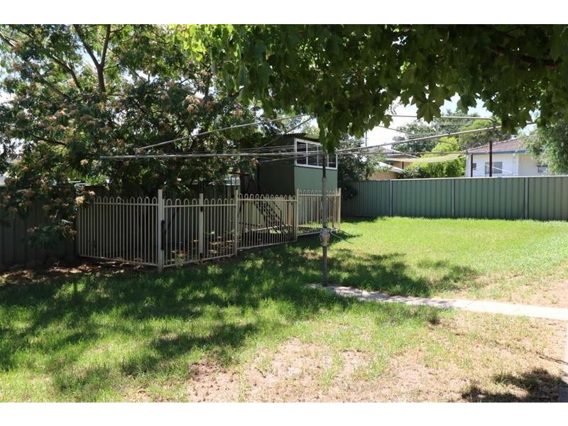 15 Newcombe Street, Cowra NSW 2794