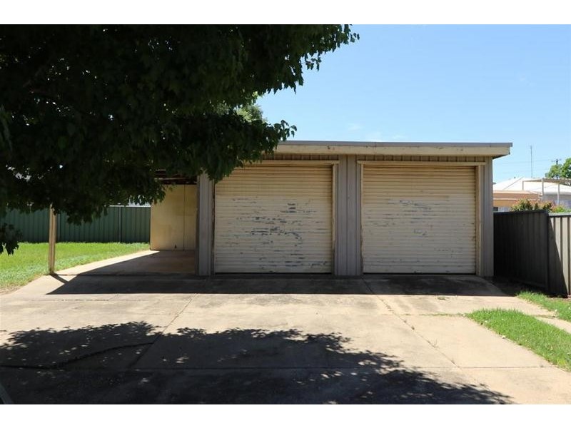 15 Newcombe Street, Cowra NSW 2794