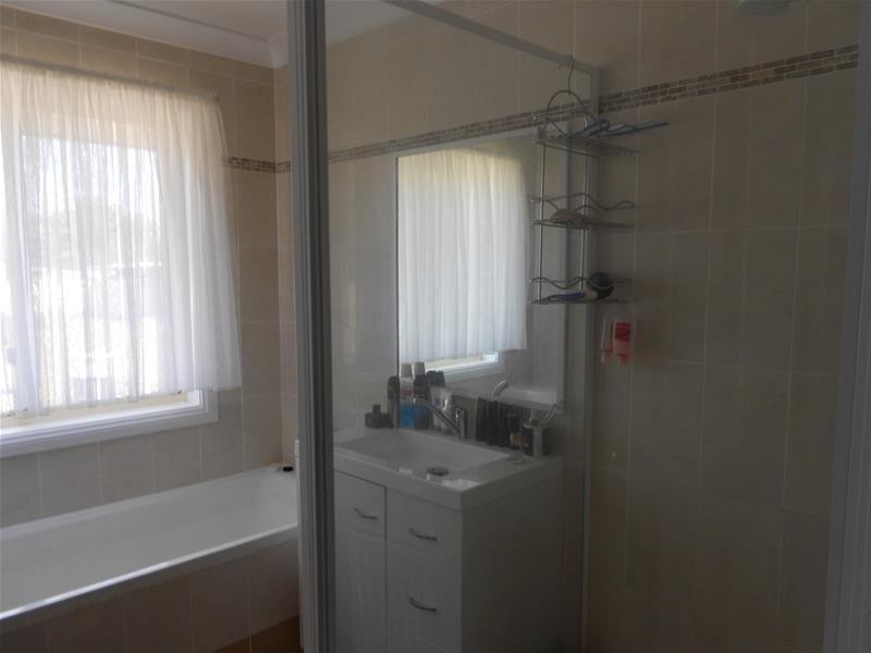 29 Robinson Street, Woodstock NSW 2793