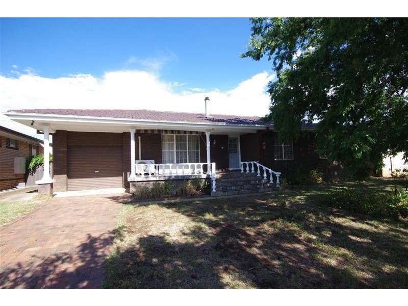 23 Newcombe Street, Cowra NSW 2794