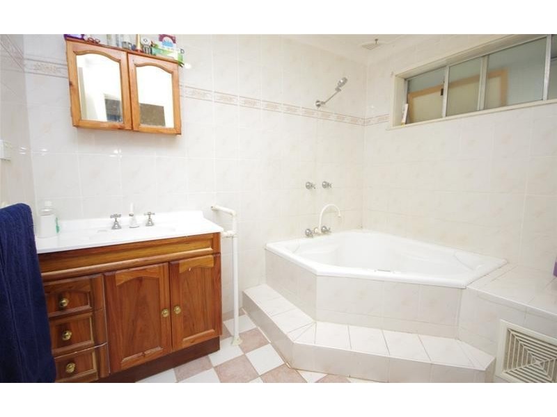 23 Newcombe Street, Cowra NSW 2794