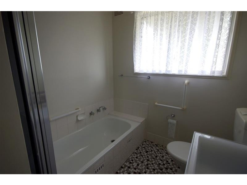 15 Jindalee Circuit, Cowra NSW 2794