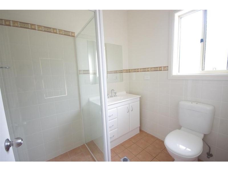 1/2 Amie Street, Cowra NSW 2794