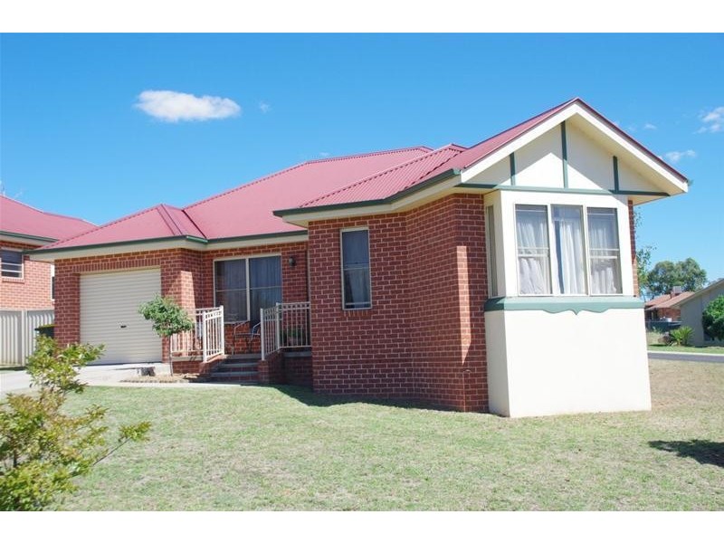 Unit 1/43 London Drive, Cowra NSW 2794
