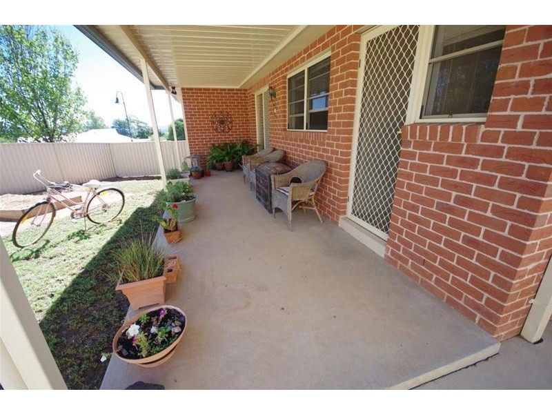 Unit 1/43 London Drive, Cowra NSW 2794
