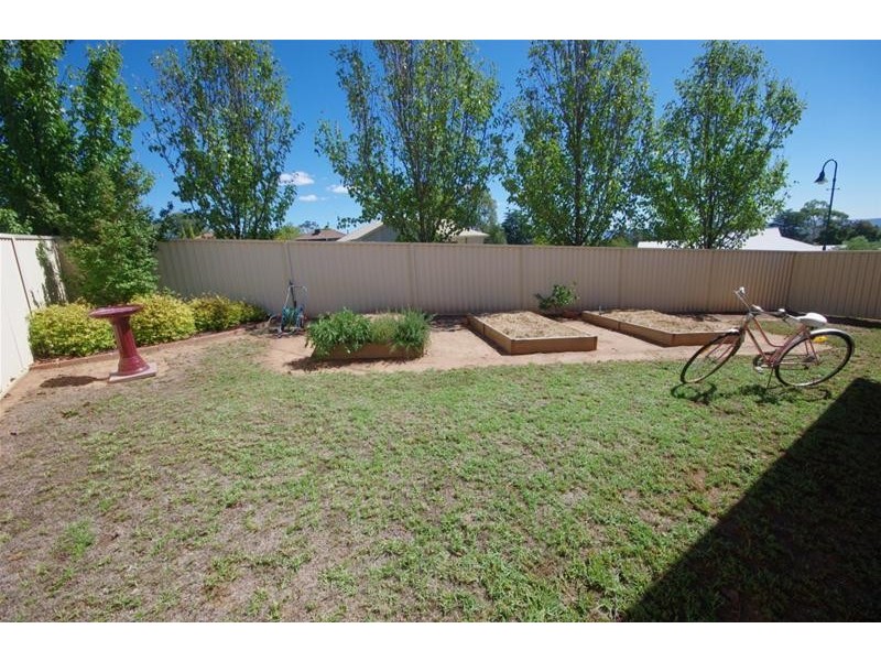 Unit 1/43 London Drive, Cowra NSW 2794