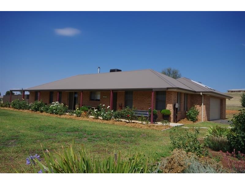 327 Elouera Road, Cowra NSW 2794