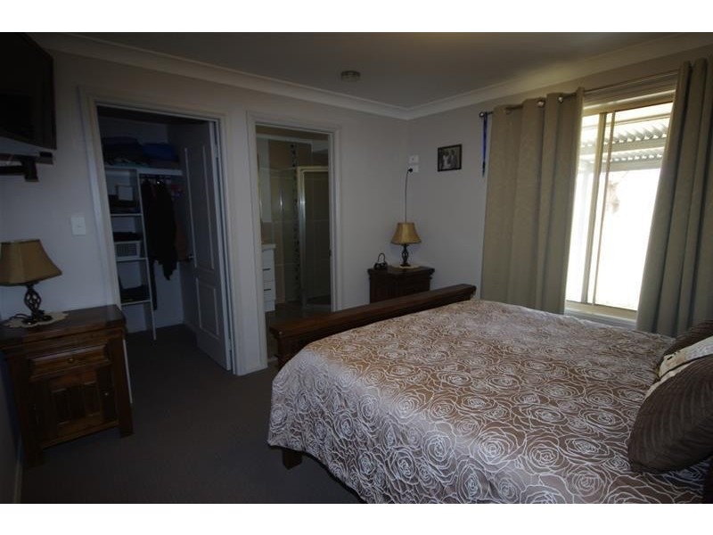 327 Elouera Road, Cowra NSW 2794