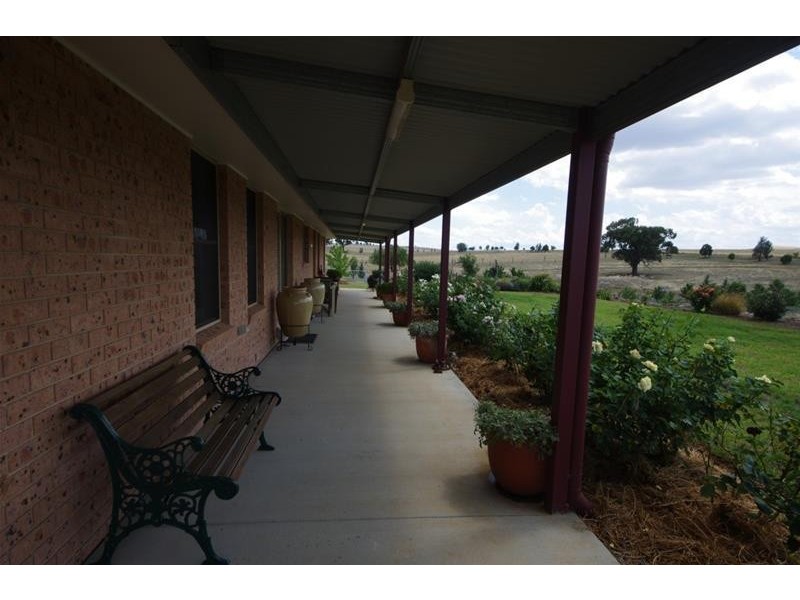 327 Elouera Road, Cowra NSW 2794