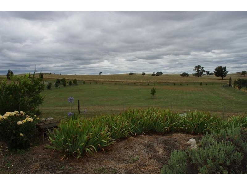 327 Elouera Road, Cowra NSW 2794