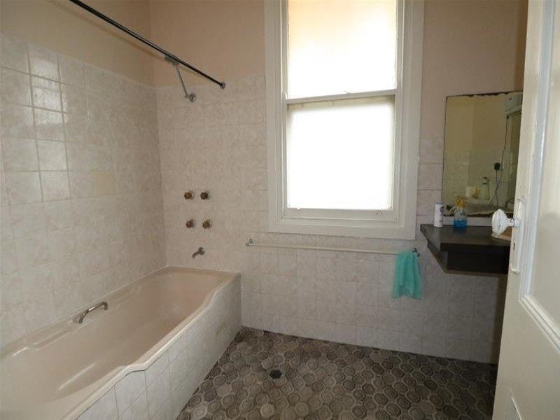 70 Liverpool Street, Cowra NSW 2794