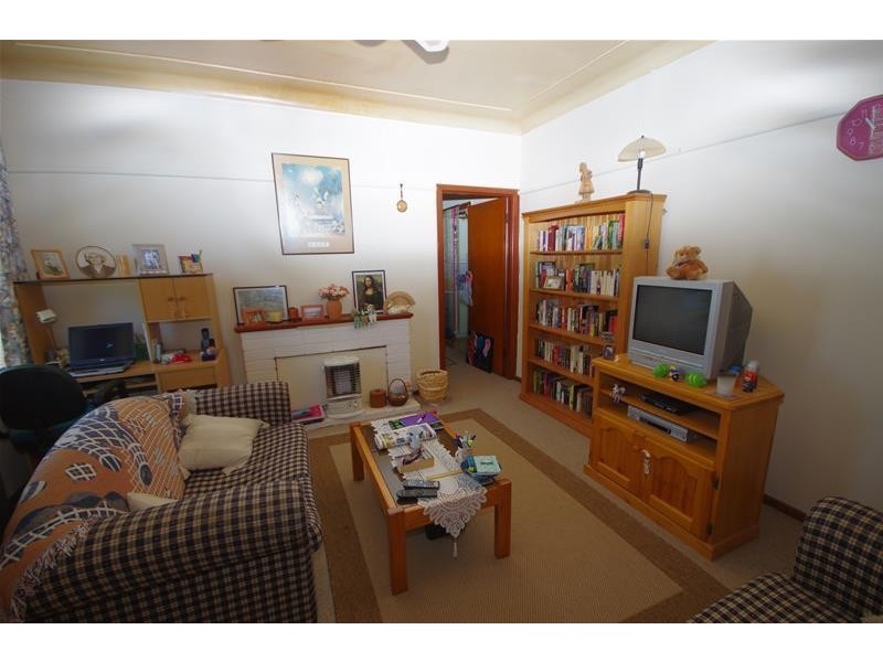 32 Macassar Street, Cowra NSW 2794