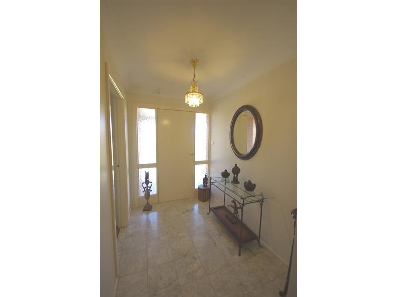 8 Amaroo Avenue, Cowra NSW 2794