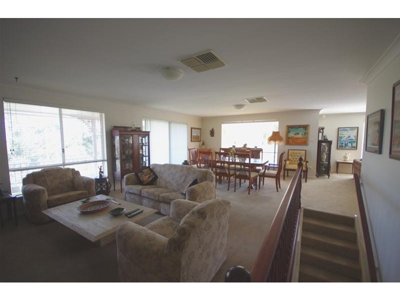 8 Amaroo Avenue, Cowra NSW 2794