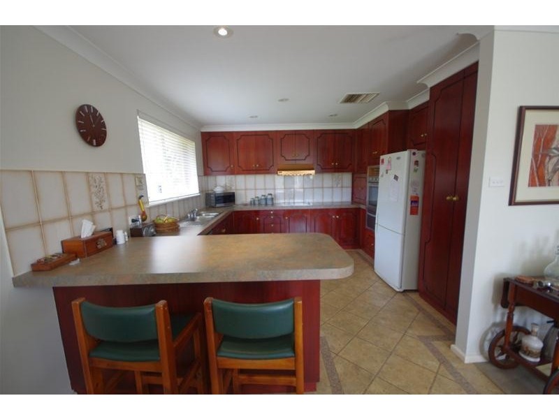 8 Amaroo Avenue, Cowra NSW 2794