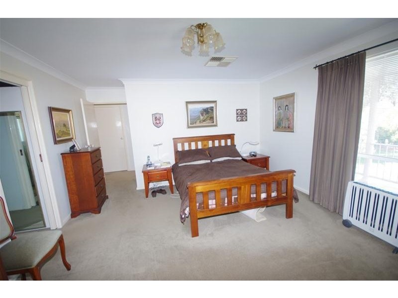 8 Amaroo Avenue, Cowra NSW 2794