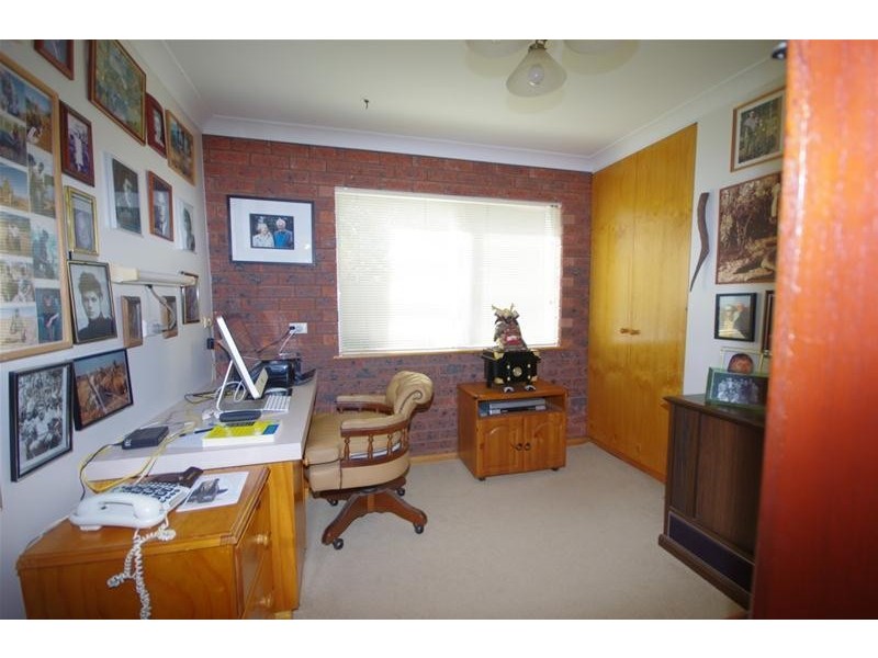 8 Amaroo Avenue, Cowra NSW 2794