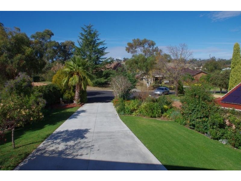 8 Amaroo Avenue, Cowra NSW 2794