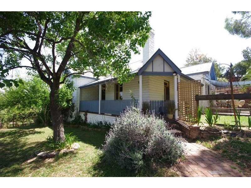 1 Poignand Avenue, Cowra NSW 2794