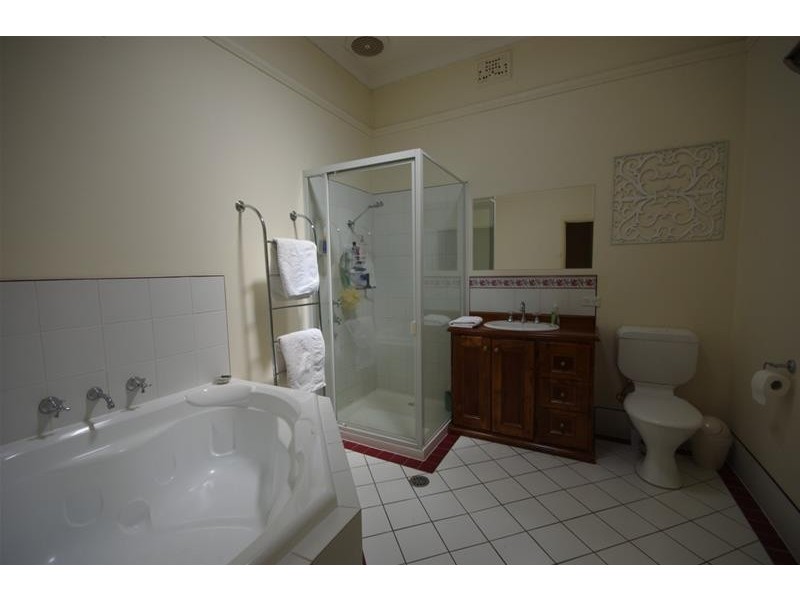 1 Poignand Avenue, Cowra NSW 2794