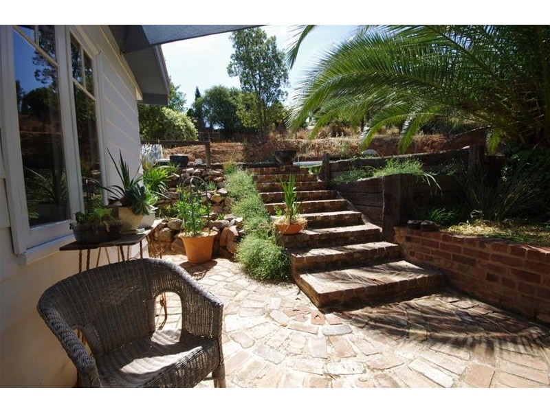 1 Poignand Avenue, Cowra NSW 2794