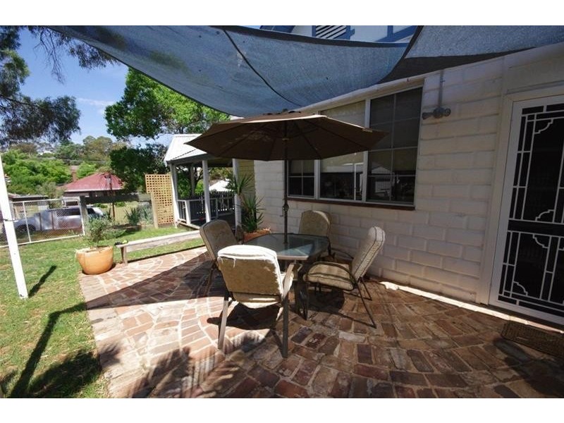 1 Poignand Avenue, Cowra NSW 2794