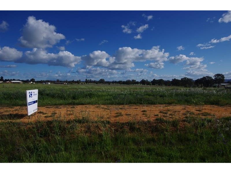 30 Calare Street, Cowra NSW 2794