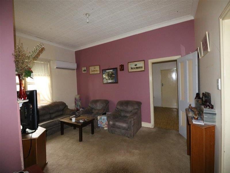 2 Lynch Street, Cowra NSW 2794