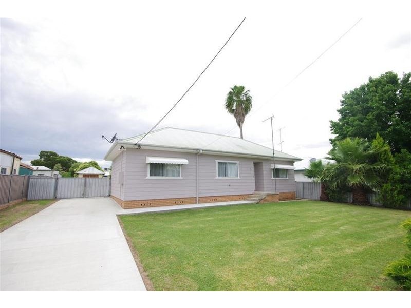 35 Victor Street, Cowra NSW 2794