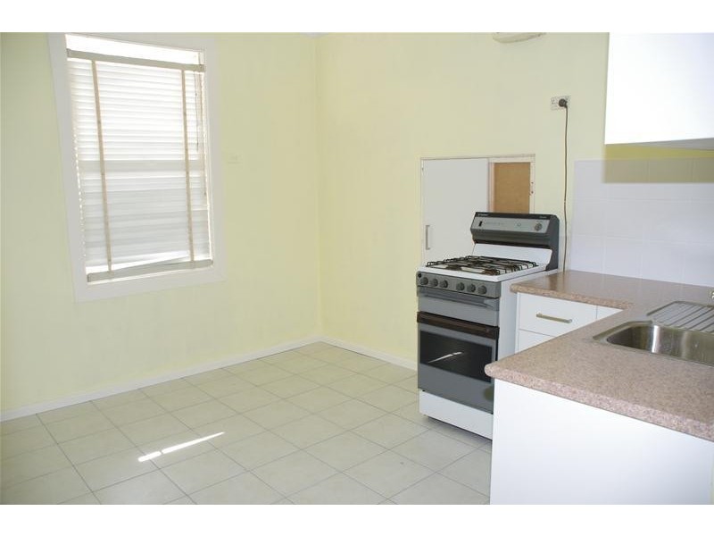 4 Lynch Street, Cowra NSW 2794